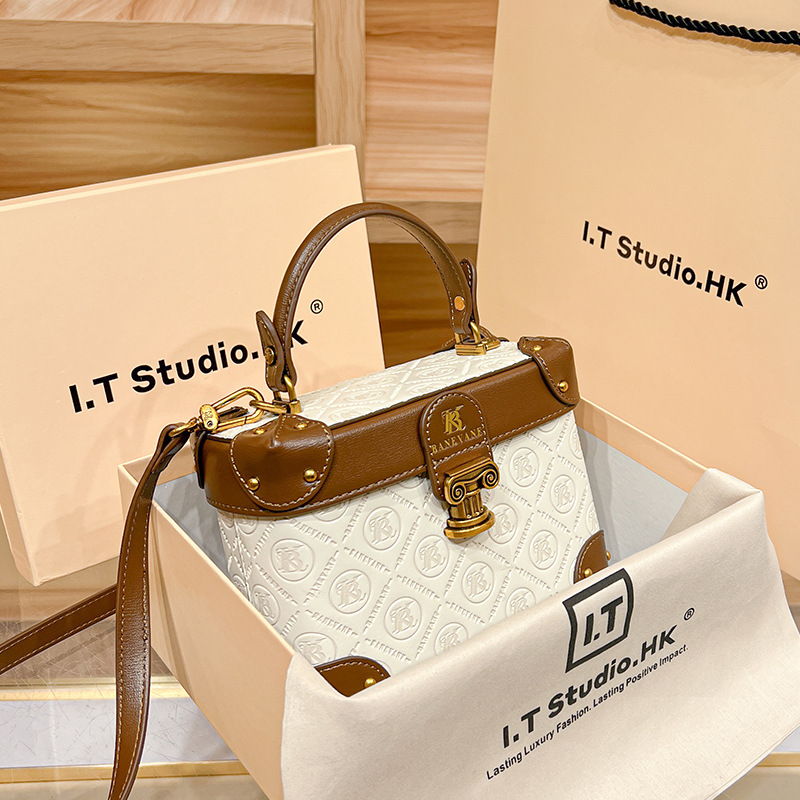 Borsa a tracolla portatile in pelle semplice e casual, moda estiva, con una spalla, di nicchia, nuova tendenza 2023 da donna_voghion.com