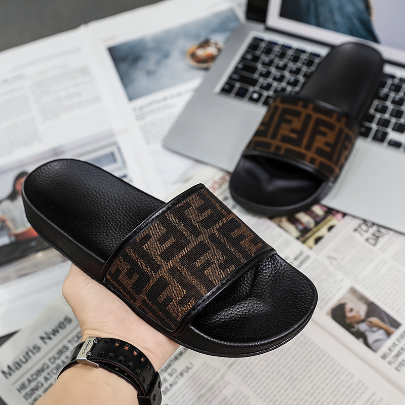 Plaid Men's Slippers 2025 Casual Slippers Summer European and American Fashionable Outer Wear Lightweight Non-Slip Trendy Beach Sandals
