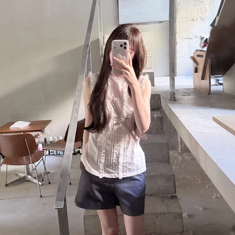 French-Style Elegant Lace-Trimmed Sleeveless Shirt for Women, New Summer Slim-Fit, Slimming, Age-Reducing, and Stylish Top