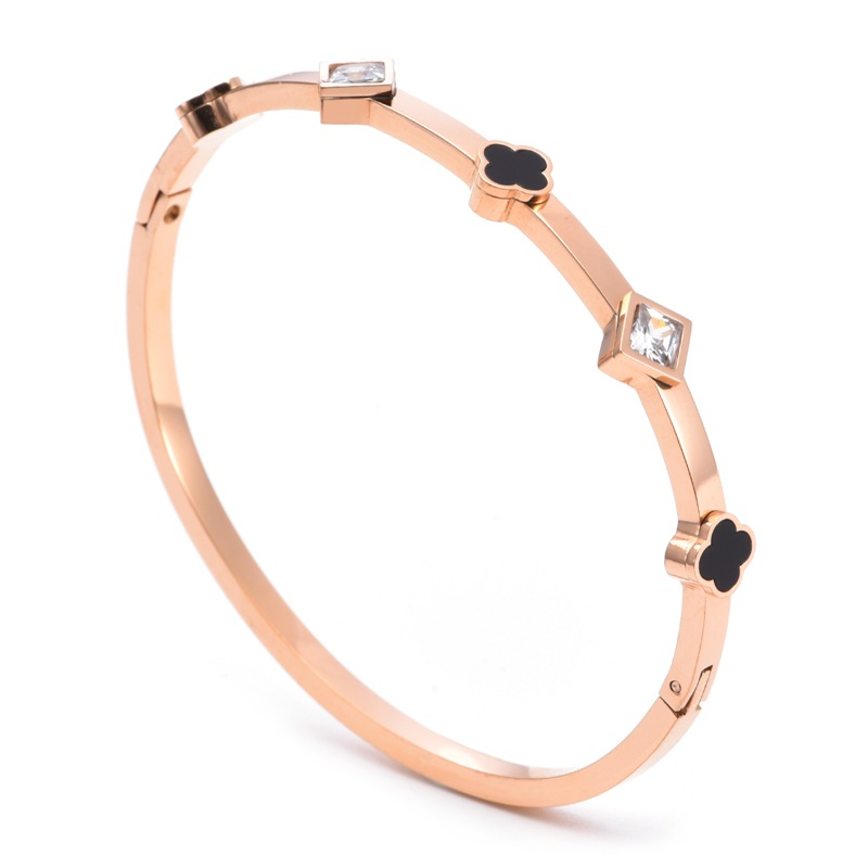 Pulsera geométrica de trébol de cuatro hojas de oro rosa