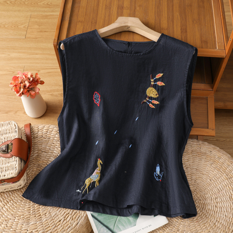 Summer fashionable tank top with a round collar sleevless