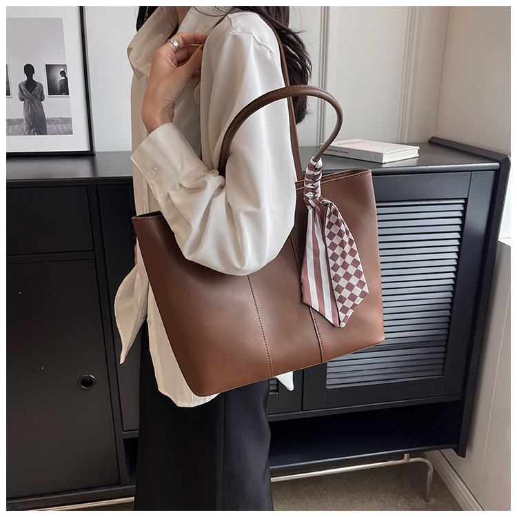 Versatile Women's Shoulder Bag Simple Commuter Tote Crossbody_voghion.com