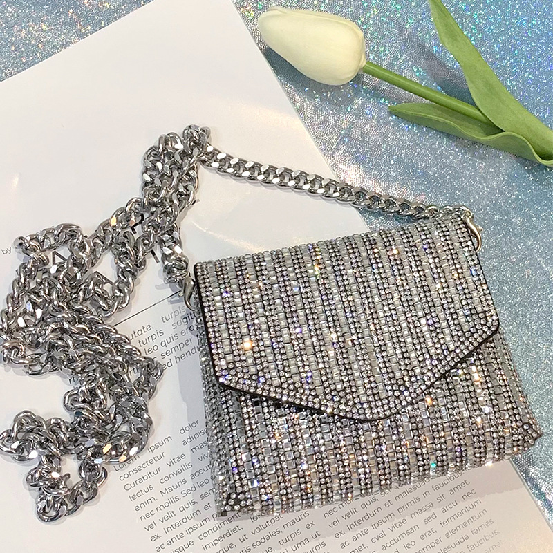2024 Mini bolso de diamantes de imitación Guangzhou Trend Cross-border Foreign Trade Chain Ropa de cena con estilo bolso de tarjeta de cambio bolso de mensajero