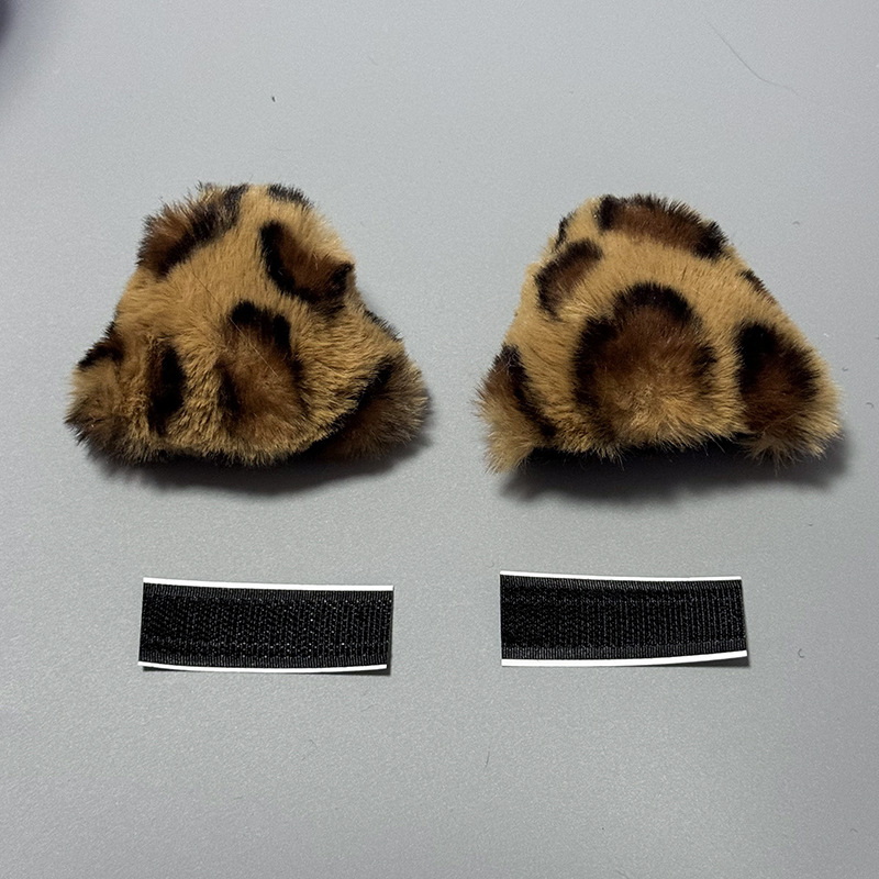 입체적인 고양이 귀 표범 무늬