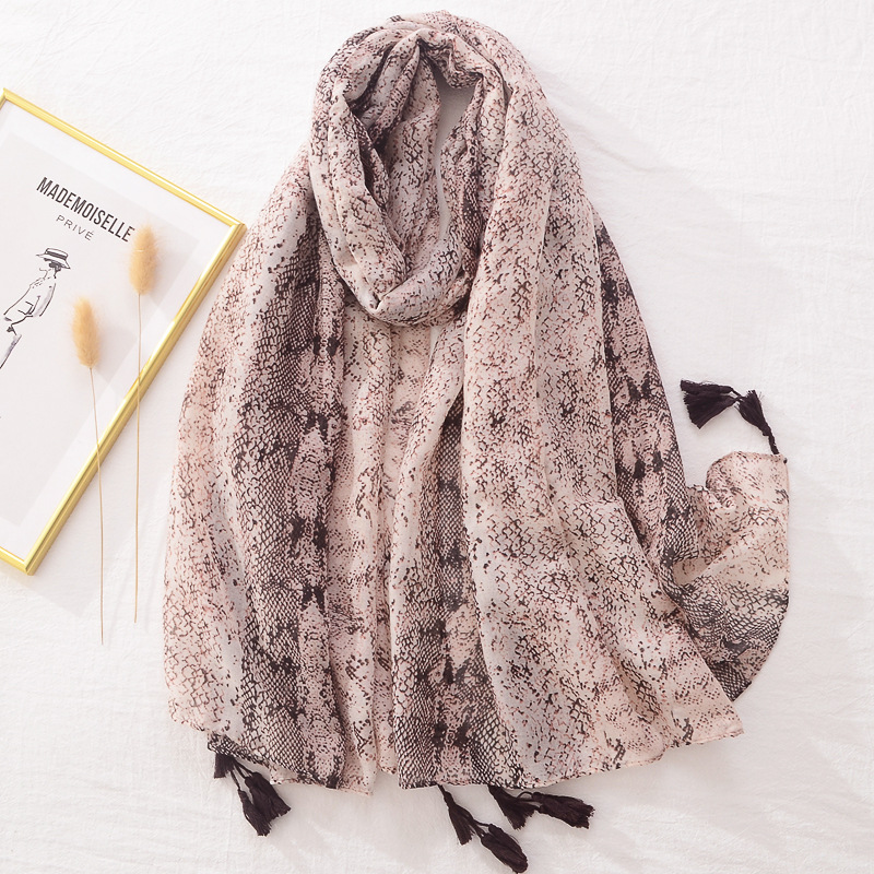 Pañuelo de seda de primavera y otoño chal de fotos de viaje para mujer Moda europea y americana clásica retro estampado de leopardo patrón de serpiente bufanda de algodón y lino