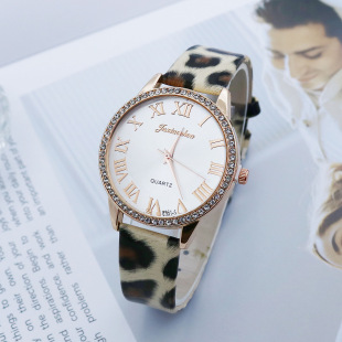 ���Q�¿�羳�r��Ůʿ���e�ֱ����yƤ��ʯӢŮ��ӡ���ٴ���|Ƥ��