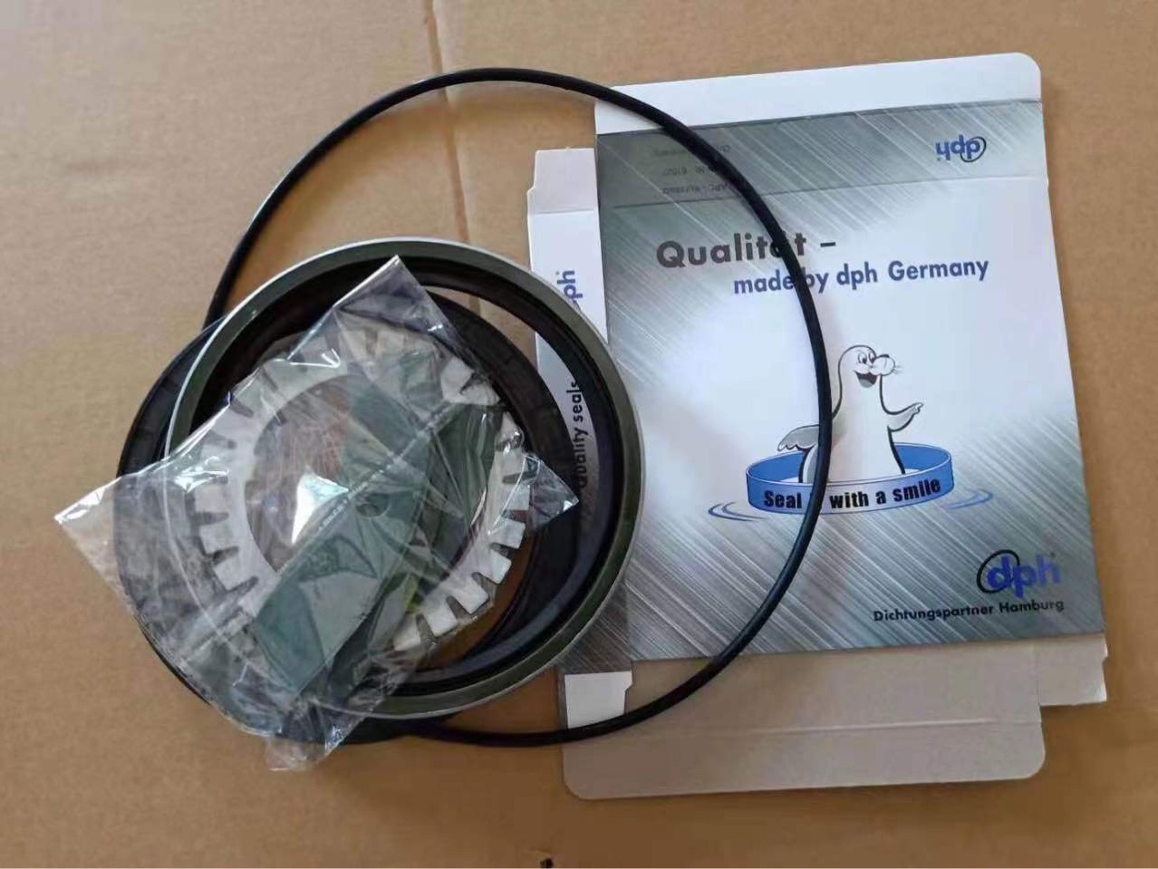 Factory Direct Supply of Oil Seals for Mercedes-Benz, Stania, Volvo, and Man Vehicles, Direct Sales from the Manufacturer