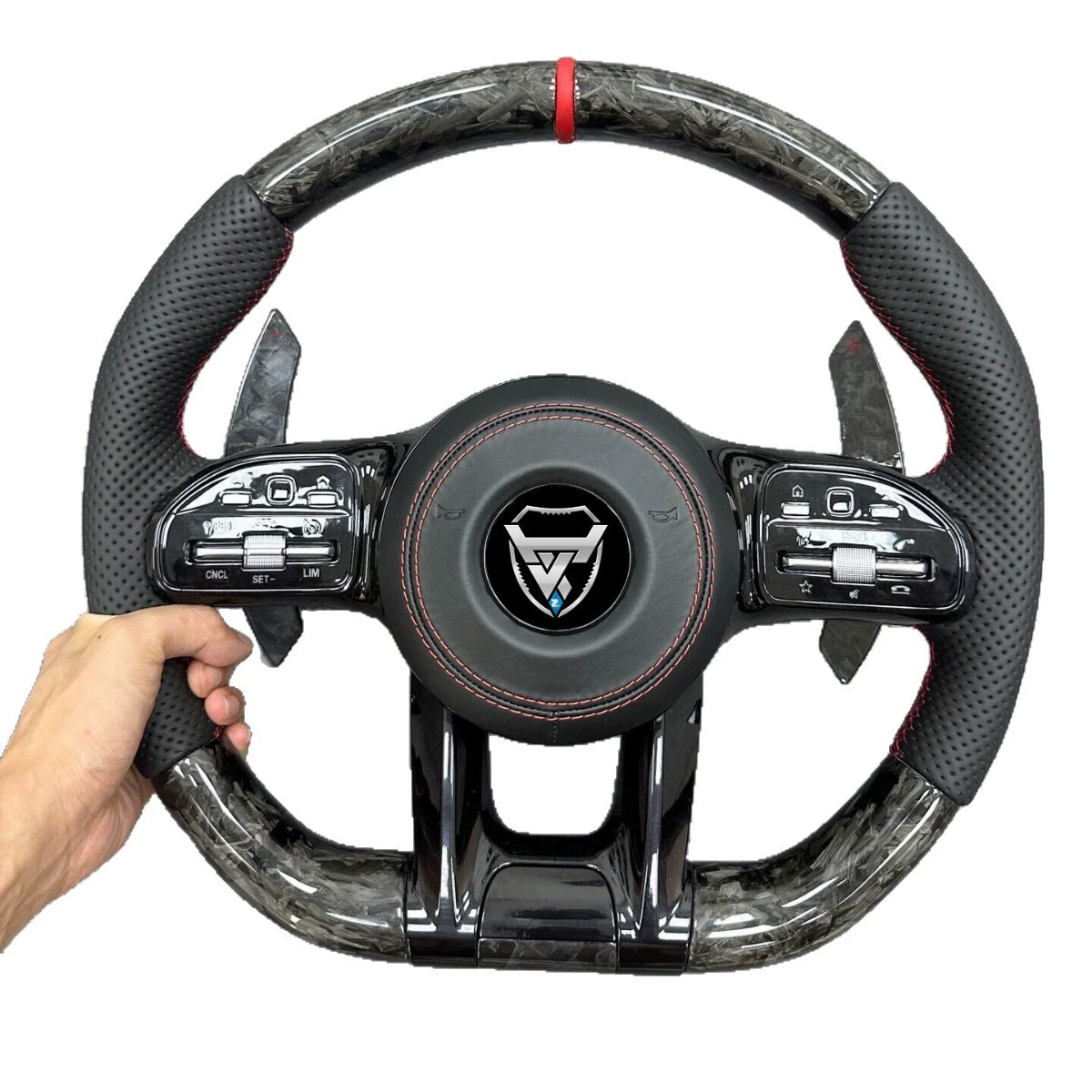 Подходит для всех серий Mercedes-Benz, кованый узор сверху и снизу, перфорированная чёрная кожа слева и справа, кованые лепестки переключения передач