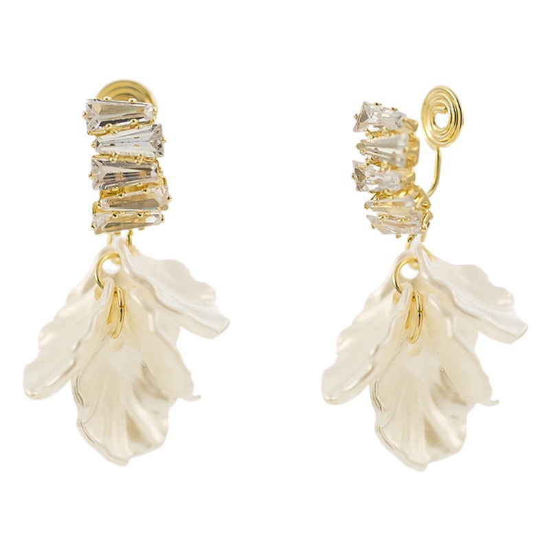 French style light luxury super fairy white shell flower earrings fashionable western style design mosquito repellent incense plate earless ear clip for women