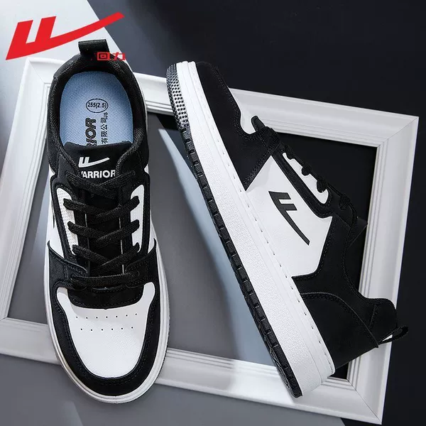 Black and white//Classic and versatile