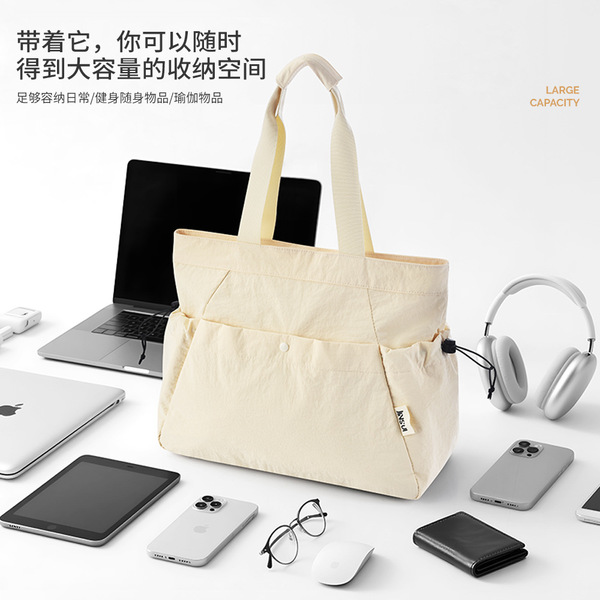 waterproof capacious shoulder bag for yoga
