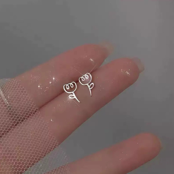 Pendientes de aro lisos para mujer, lujo ligero, pendientes de alta gama, pendientes populares, aretes de diseño exclusivo, aretes de otoño e invierno al por mayor