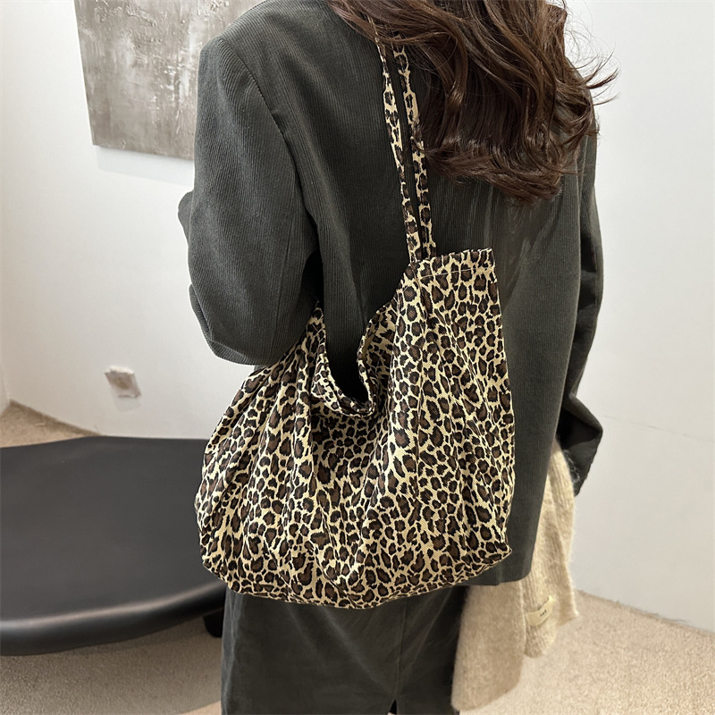 2024 nuevo Mickey muñeco bolso de hombro de gran capacidad leopardo bolso de dibujos animados bolso de moda de mujer bolso de viaje