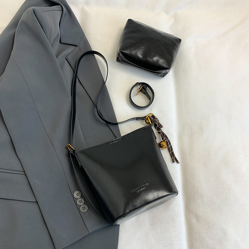 Bolso de balde de moda coreana para mujeres 2024 nuevo invierno ins retro versátil bolso de transporte de nicho bolso de viaje