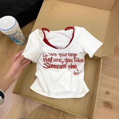 ストラップの偽の2つのKitty猫半袖tシャツ女性の新しい夏の甘いギャルの修身はやせている正肩の上着の卸売りを現します。