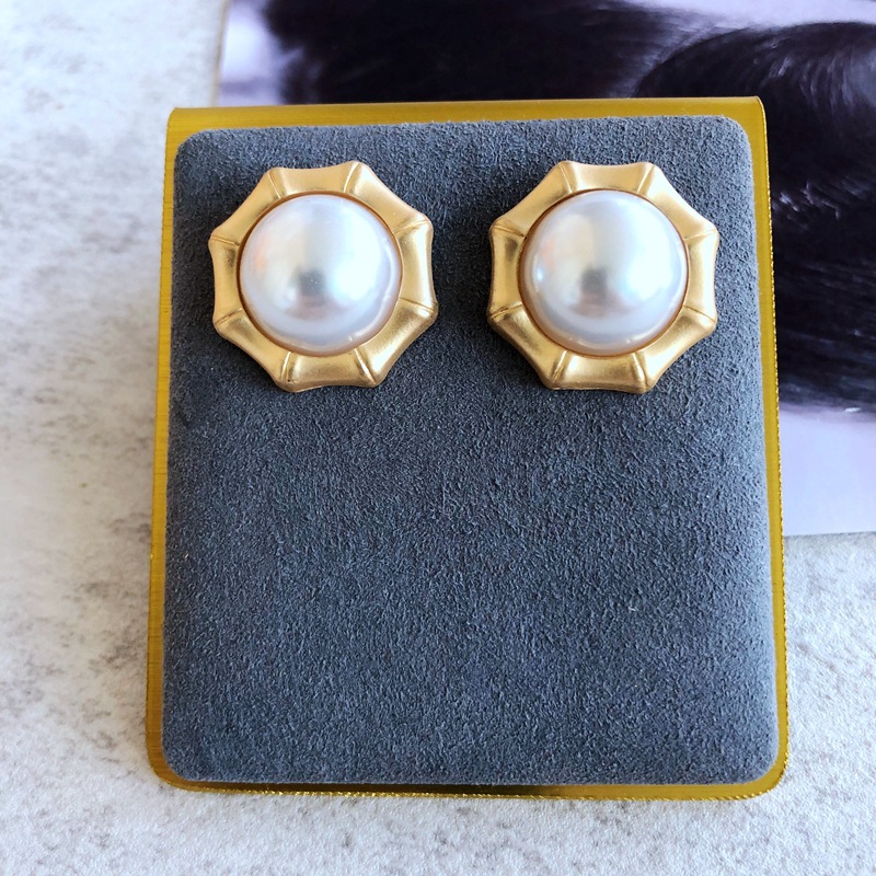 Vente En Gros Bijoux Rétro Perle Coeur Forme Géométrique Boucles D&#39;oreilles Nihaojewelry display picture 7