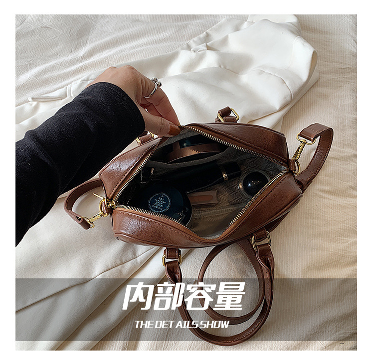 Cross-border hand-held bowling bag for women in autumn and winter 2025, new retro commuter pillow bag, large capacity crossbody bag Item Picture