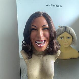 �������y������߹���˹�ٰl����Ůʿ�^�����z�^�׸�Ц���v����