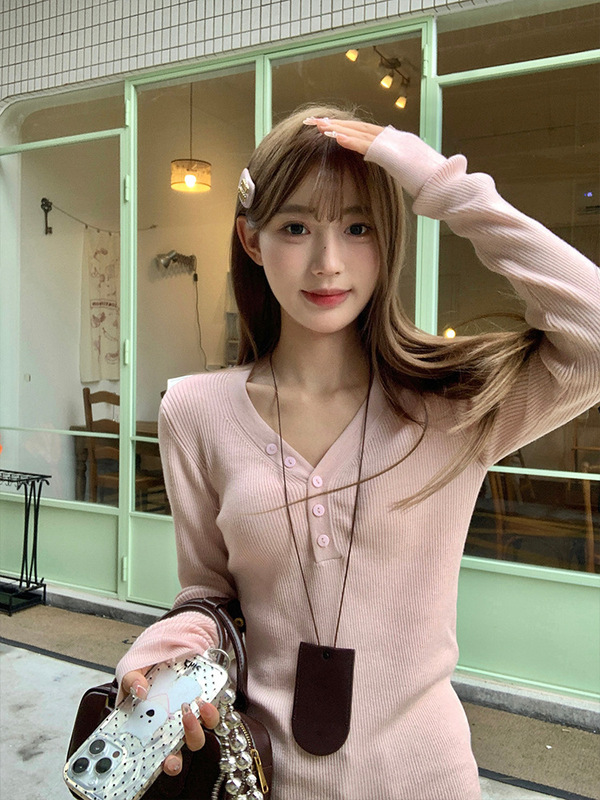 宋正恩粉色V领正肩针织衫女秋季内搭打底衫修身显瘦纽扣高级上衣|undefined