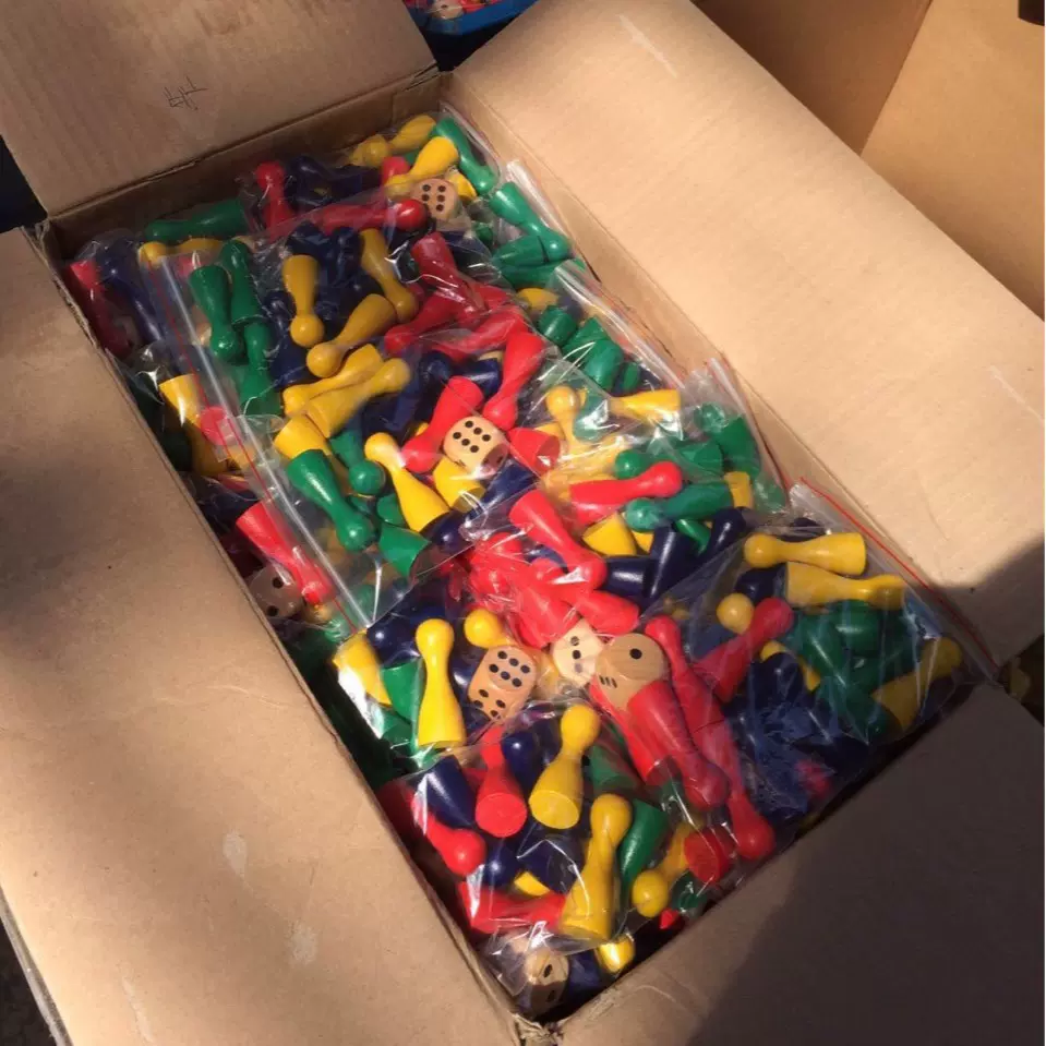 金童厂家源头木制国际象棋棋子棋跳棋棋牌木质象棋磁吸设计磁性