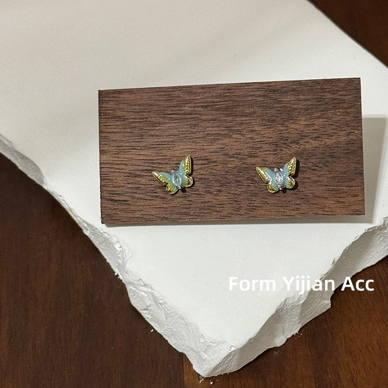 Green small sophisticated cute elegant fashionable trend earrings