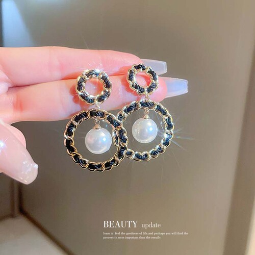 Silver Needle French Retro Baroque Pearl Flower Tassel Earrings Fashion Personalized Earrings Niche High-end Earrings