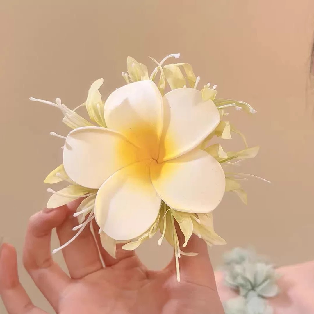 반대편의 노란 꽃