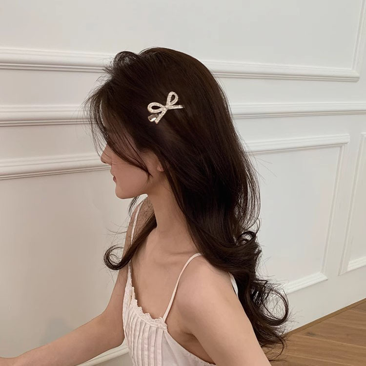 Super flash diamante arco clip lateral clip de metal clip de boca de pato fijación de cabello de la niña joyas de cabeza clip rojo