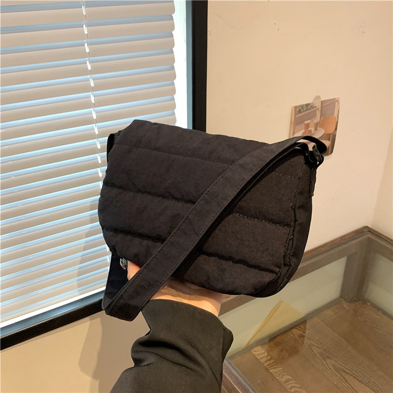 Daily casual simple small square bag Korean spring lightweight personality design popular shoulder crossbody horizontal small square bag_voghion.com