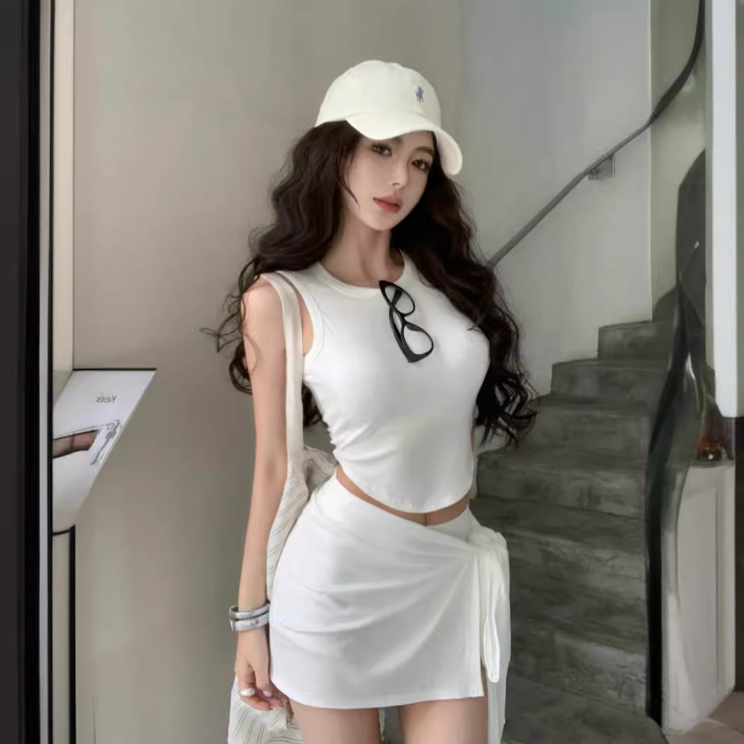 여름 핫걸 스타일 가슴 패드 내장 슬림핏 숏 베스트+끈으로 묶는 스커트 팬츠 스포티 패션 세트