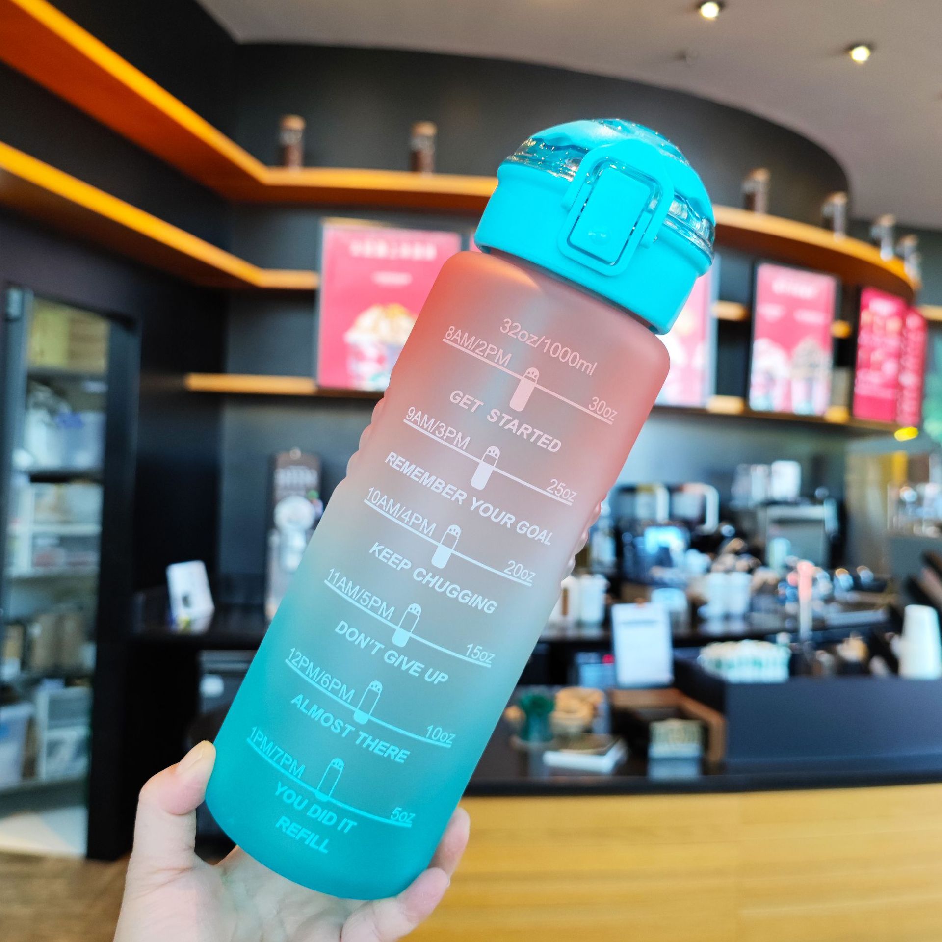 Botella de agua de color degradado cubierta de rebote de alto aspecto esmerilado taza de agua de gran capacidad hervidor deportivo de agua potable directa con compartimiento de té