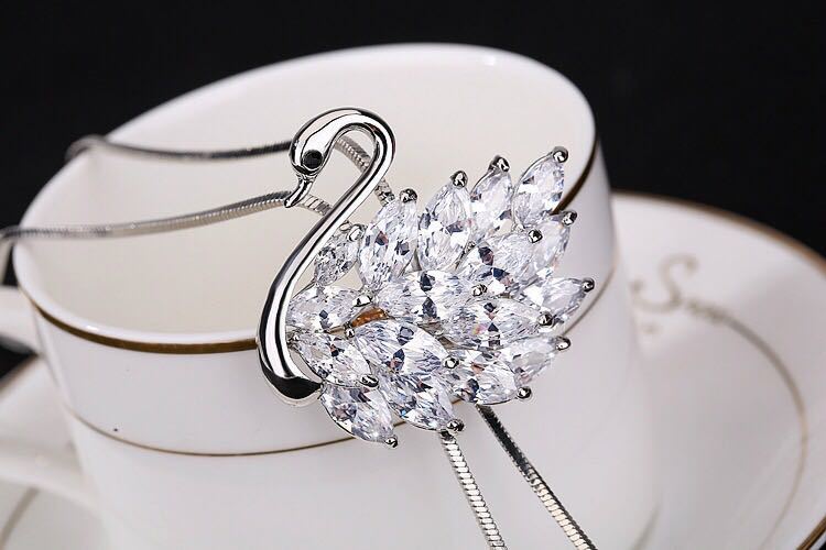 Korean New Fall Winter Fashion Long Swan Sweater Chain All-Match Necklace Elegant Ornament Pendant W