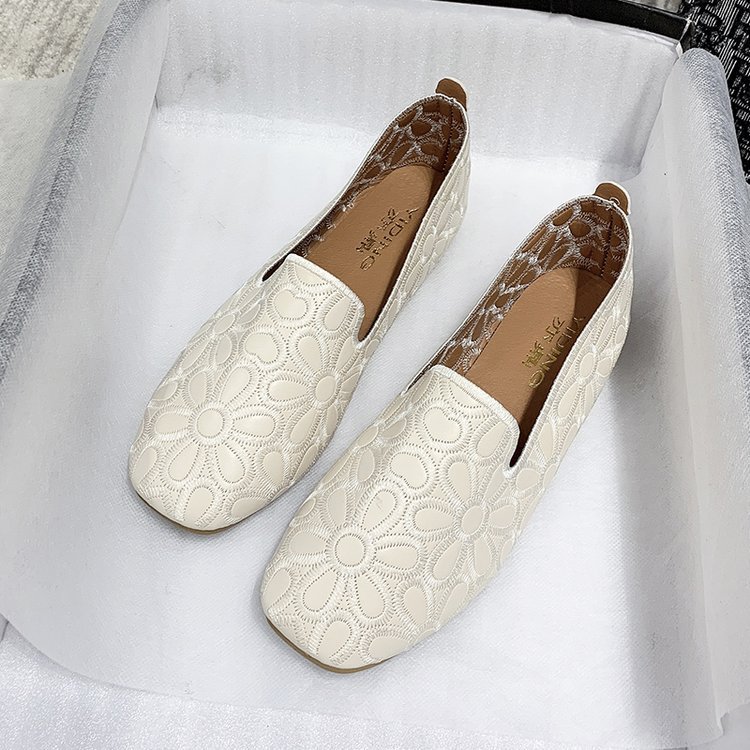 Zapatos individuales de cabeza cuadrada para mujer 2025 nuevos zapatos bordados para mujer zapatos de verano huecos para mujer zapatos de frijoles planos para mujer