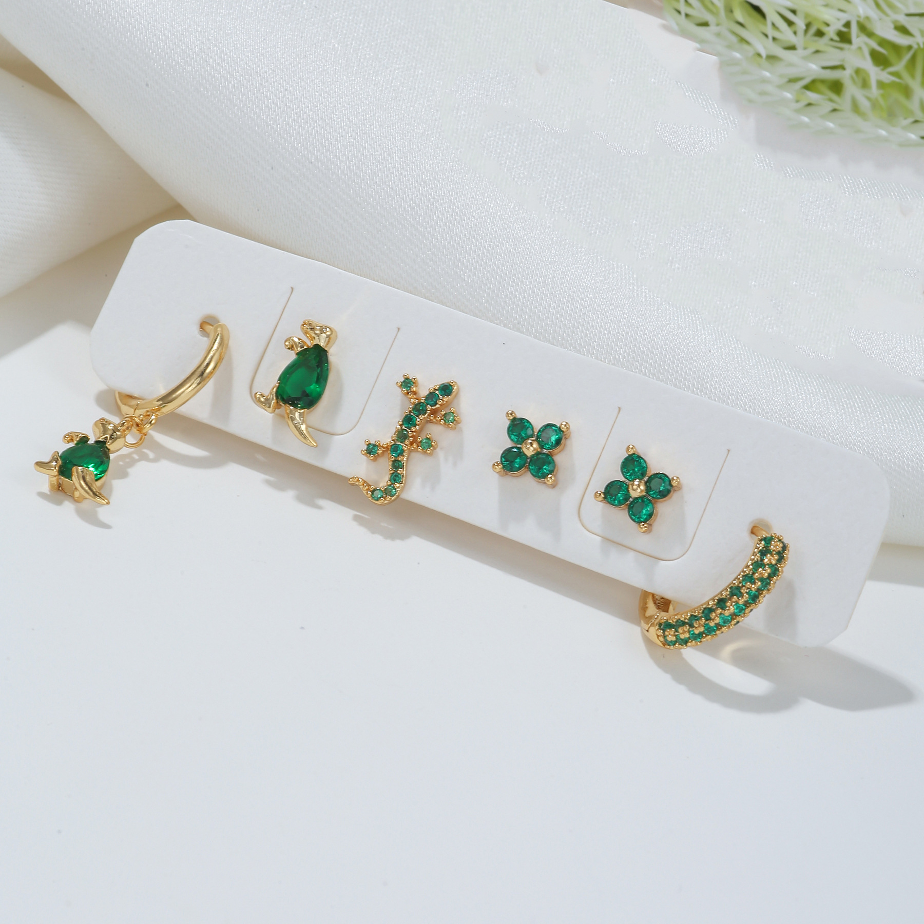 Fashion Dinosaur Copper Inlay Zircon Ear Studs 5 Pieces