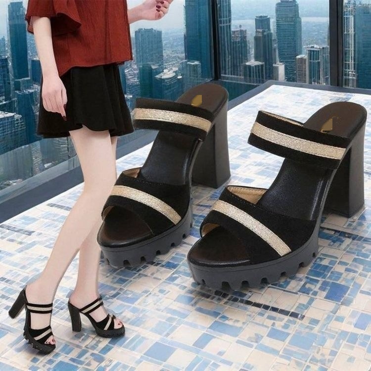 Red red zapatillas de tacón grueso para mujeres de verano 2026 zapatillas frías antideslizantes impermeables ligeras no cansadas