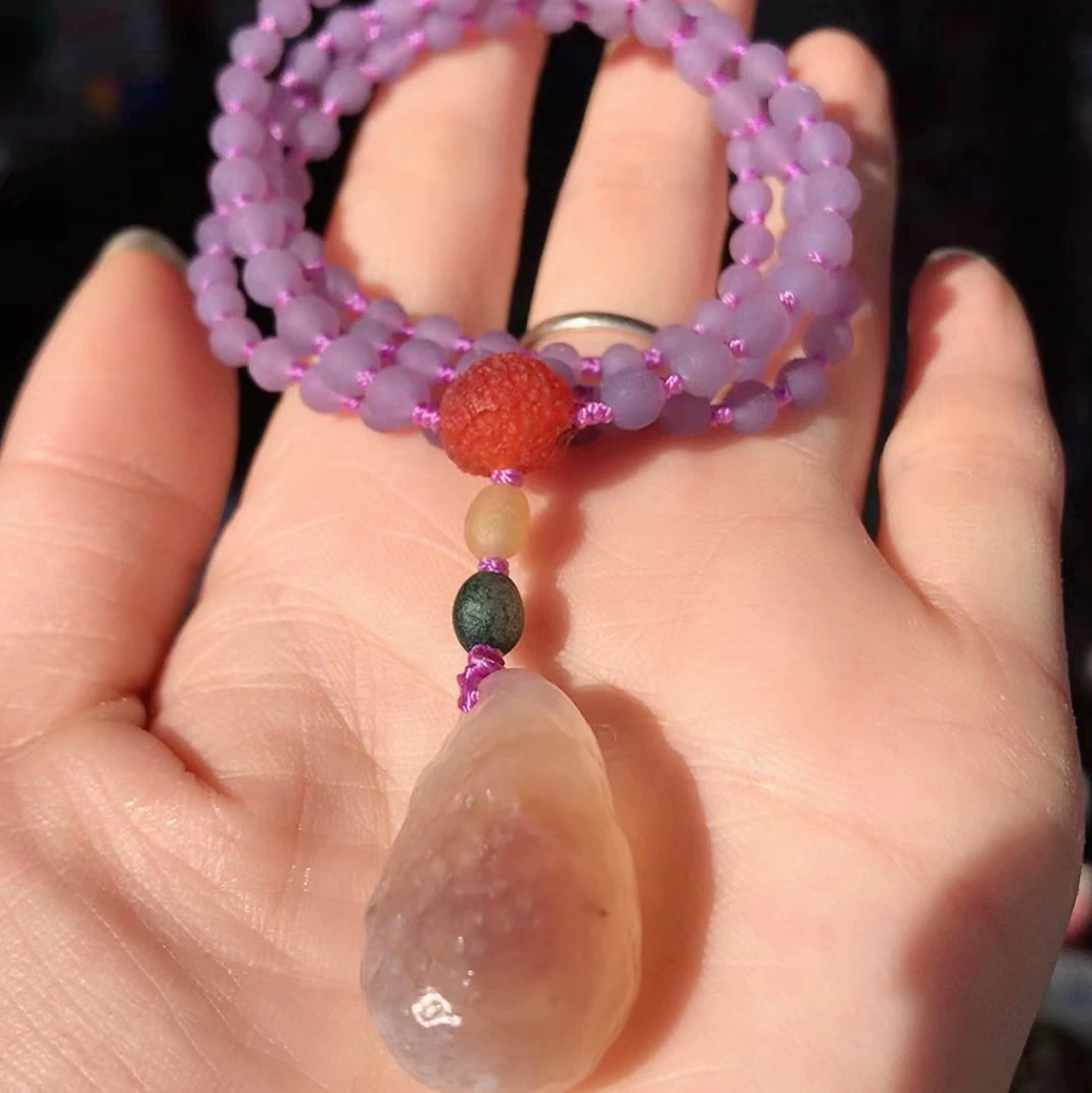 Оптовая продажа производителей натуральный индонезийский фиолетовый виноград агат ожерелье сахарный сердечный кулон