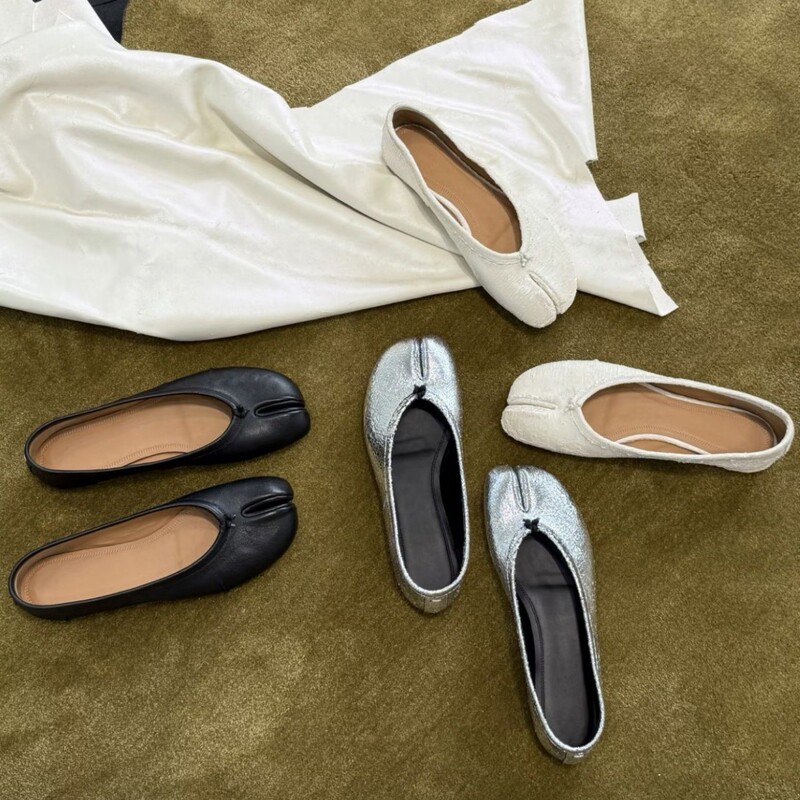 Non-Currency Currency! Mm6 New Spring/Summer Tabi Pleated Split-Toe Shoes, Genuine Leather Shallow Mid-Heel Ballet Flats for Women