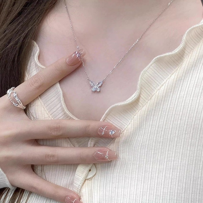 日常的に多用途な S925 スターリングシルバー アクアマリン バタフライ ネックレス、女性用、色あせしない、ニッチなハイエンドの軽い高級鎖骨チェーン、新しい|undefined