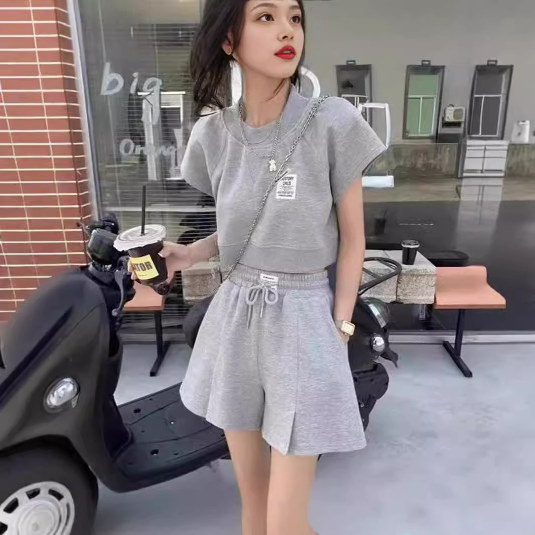 AliExpress 플러스 사이즈 캐주얼 스포츠웨어 세트 여성 2024 한국식 느슨한 반팔 와이드 레그 반바지 패션 투피스 세트
