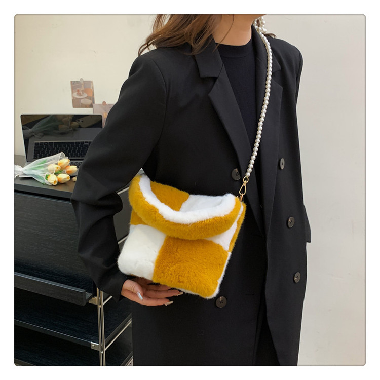 Women's Medium Plush Color Block Streetwear Bucket Magnetic Buckle Shoulder Bag Crossbody Bag display picture 1