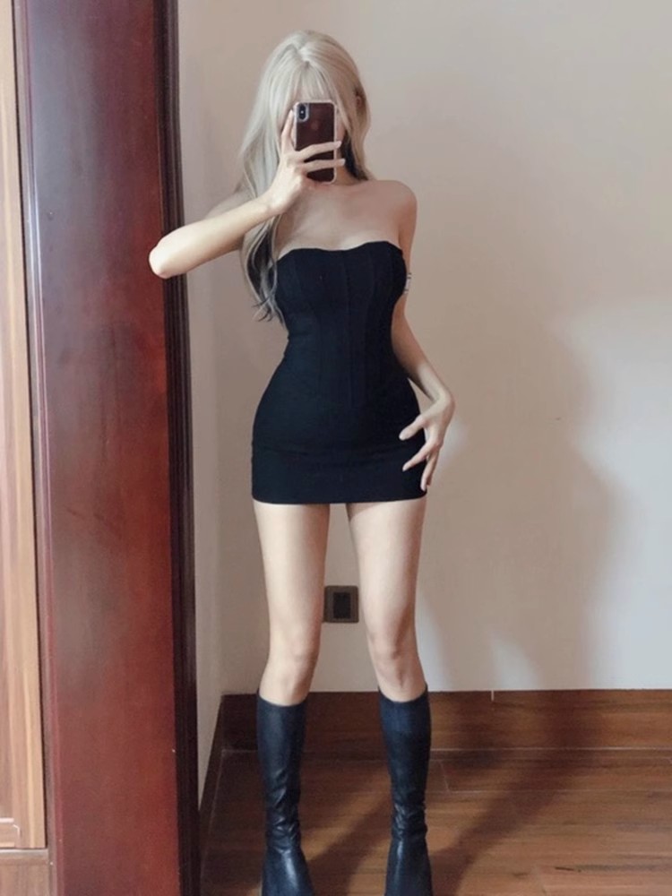 黑色紧身抹胸连衣裙女装夏季2025新款纯欲风掐腰显瘦鱼骨包臀短裙