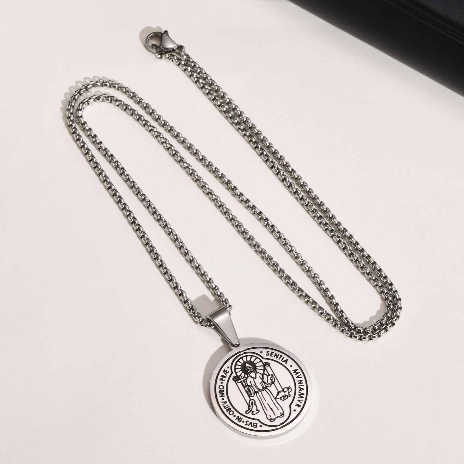 Fashion Round Stainless Steel Pendant Necklace 1 Piece