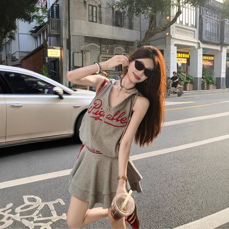 2025 New Design Sense Hanging Neck Sleeveless Hooded Vest Women's Summer High Waist Contrast Color Cake Skirt Two-piece Set