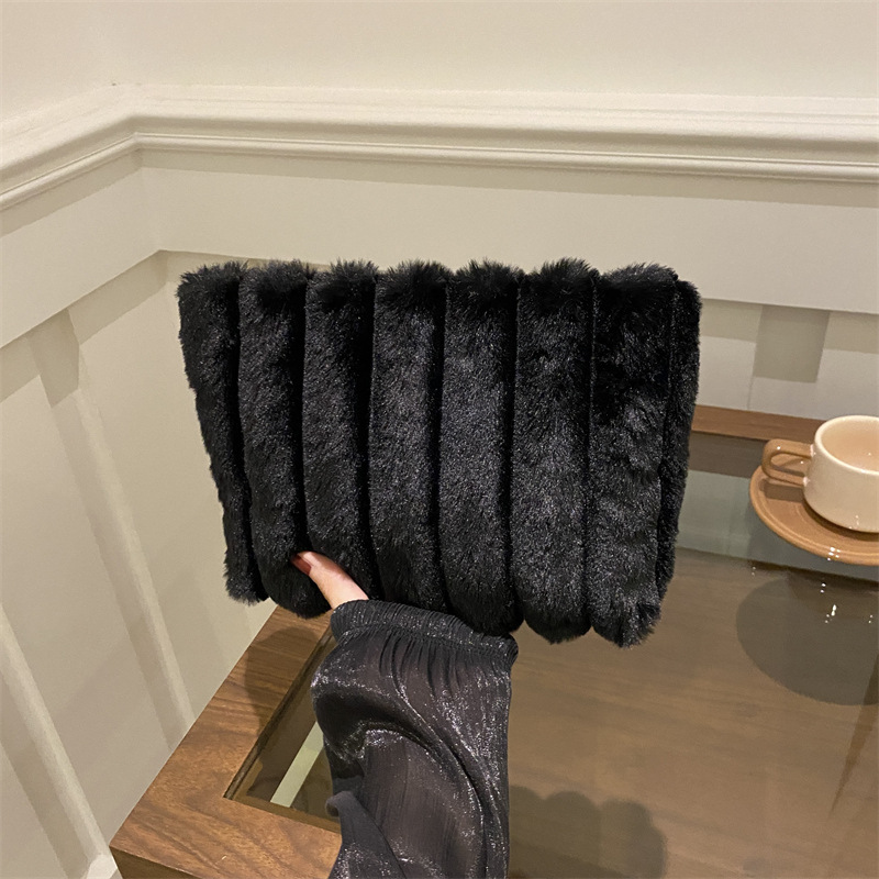 Bolso de mano de felpa de otoño e invierno de gran capacidad 2024 otoño e invierno nuevo estilo de moda y estilo extranjero bolso femenino de lana textura pequeño cuadrado