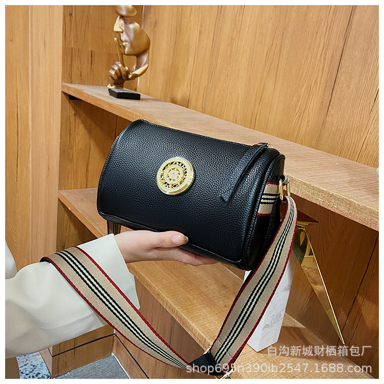 Genuine Leather Women's Bag 2022 New Simple Fashion Wide Shoulder Strap Single Shoulder Crossbody Bag Top Layer Popular Small Round Bag