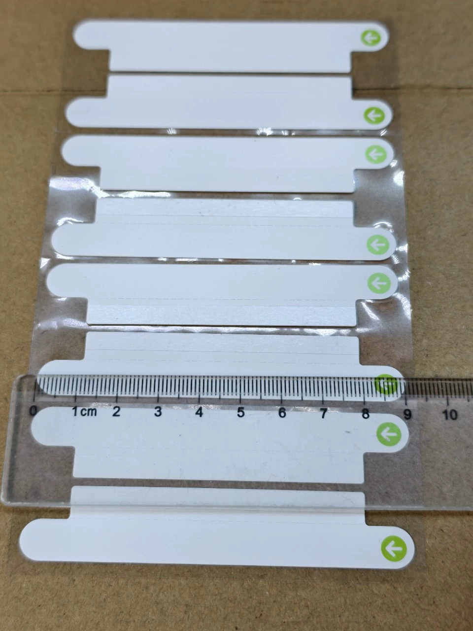 Пять поколений, шесть поколений, три поколения нейтральных уплотнительных наклеек для Bluetooth-гарнитуры. Упаковочная коробка для наушников Apple. Нейтральные уплотнительные наклейки в наличии.