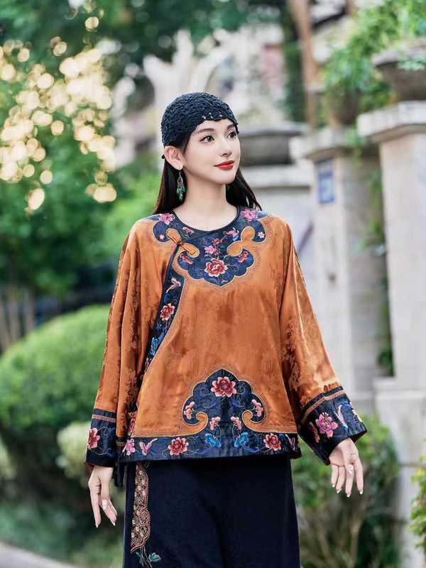 2025秋季缎面国风复古开衫款式九分袖刺绣女士民族风开襟上衣|undefined