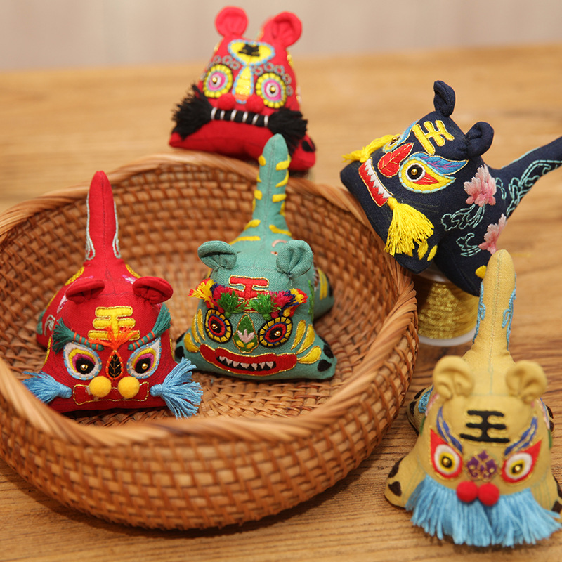 Nuevo bordado DIY Tigre Año regalo Lu bordado muñeca patchwork Cinco Tigres regalo creativo Sala adornos de tigre