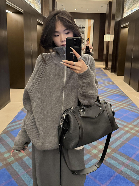 Demi-season sweater