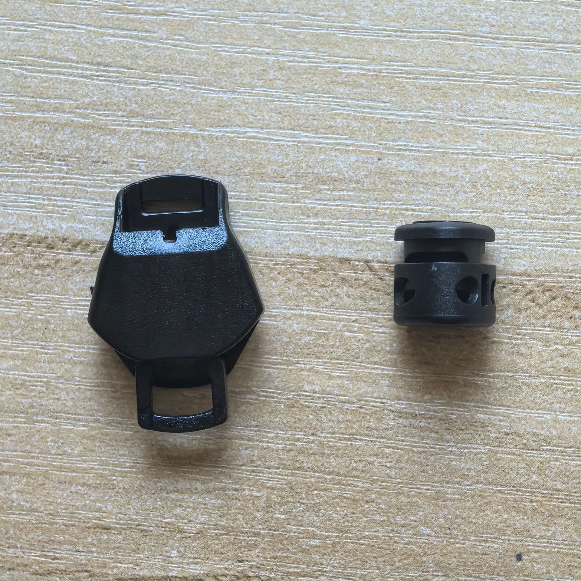 厂家直销弹簧卡口滑雪靴卡扣三角形弹簧扣绝对正品质量保障